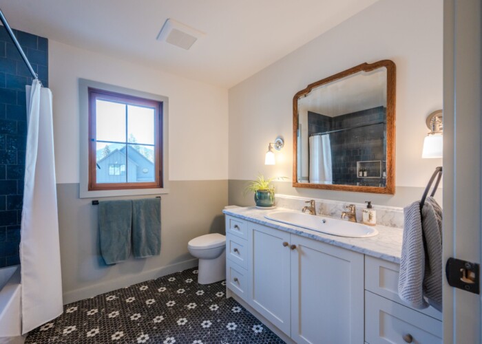 Summerland bath blue tile Summerland bath blue tile