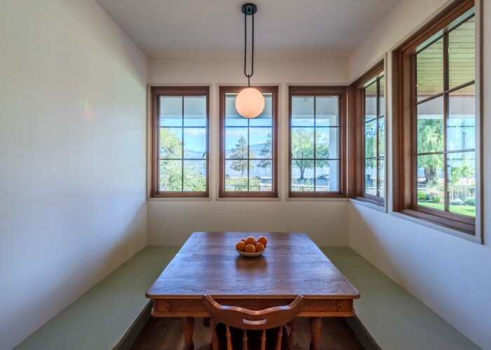 Summerland dining nook