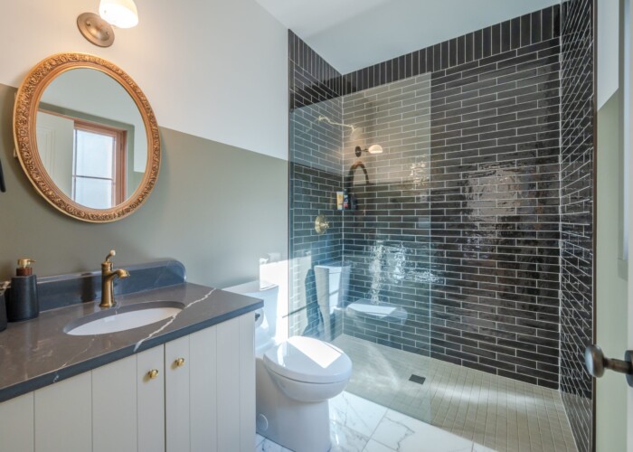 Summerland ensuite black tile Summerland ensuite black tile